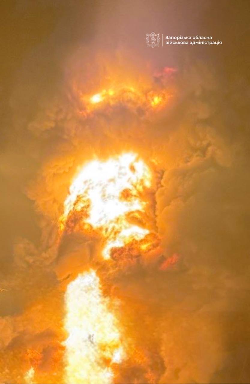 В результате российского удара по Запорожью возник масштабный пожар