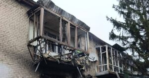 Ворог завдав по Запорізькій області 655 ударів за добу: загинула жінка, троє людей поранені, серед них — офіцер громади, — ФОТО