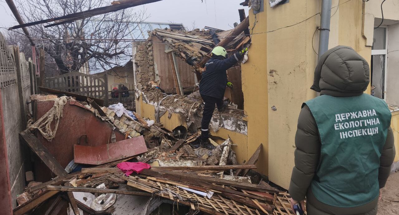 Екологи показали наслідки нічного удару по Шевченківському району Запоріжжя, — ФОТО