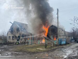 Горіли будинки, підвал та гаражі внаслідок ворожих ударів по Запорізькій області, — ФОТО