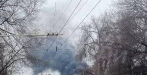 У Запоріжжі чули вибухи: війська РФ вдарили по інфраструктурі, мешканці бачать дим, — ФОТО