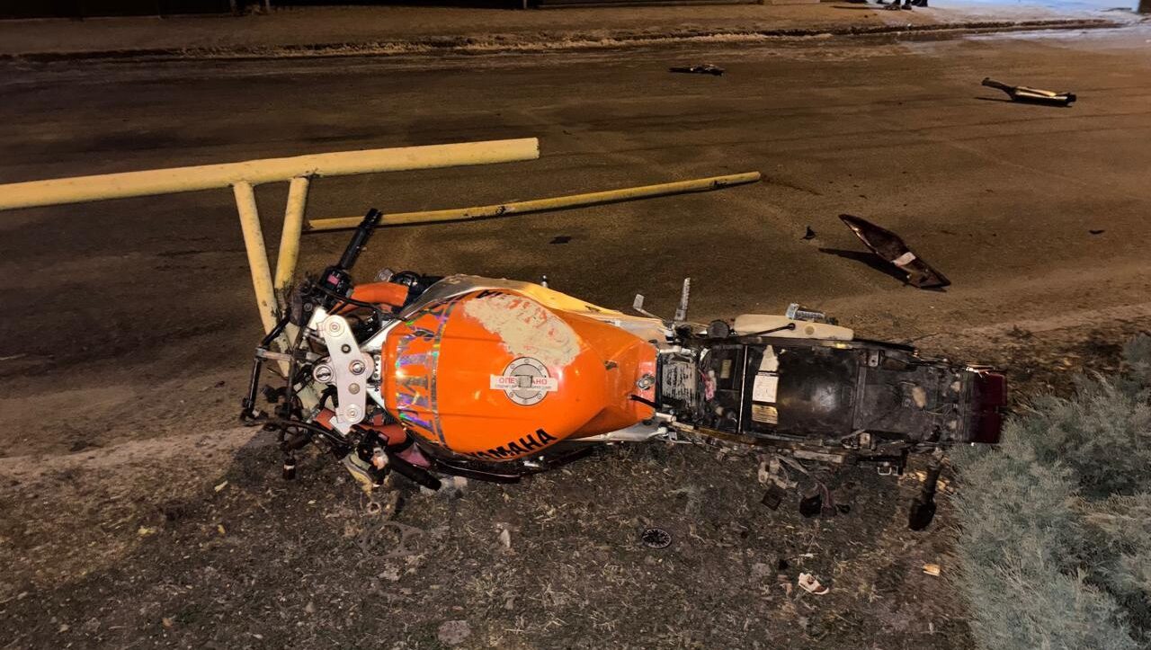 У Запоріжжі в ДТП потрапили «ЗАЗ» та мотоцикл: постраждали школяр та студентка, поліція шукає свідків, — ФОТО