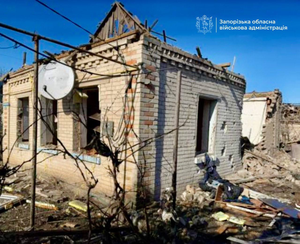 Росіяни скинули КАБ на селище Запорізького району: одна людина загинула, ще одна – поранена