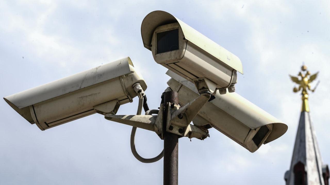 Росіяни посилюють контроль за людьми, встановлюючи нові камери відеоспостереження в Мелітополі