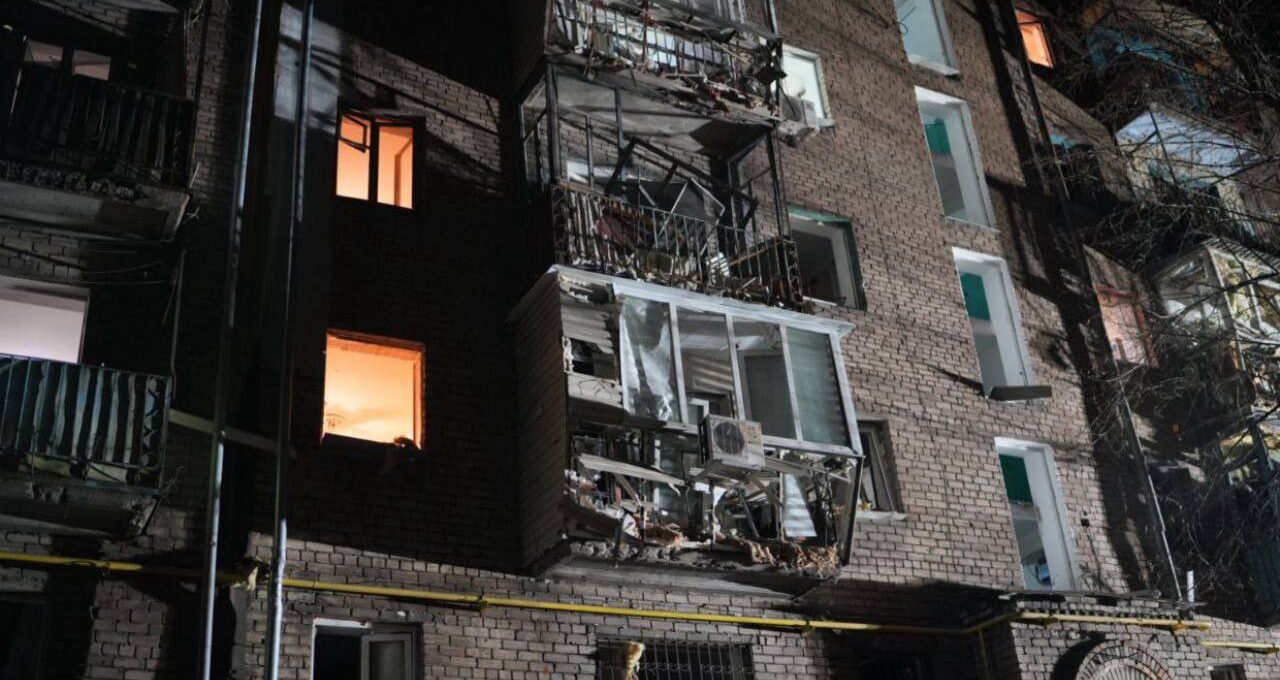 Вночі ворог атакував Запоріжжя безпілотниками, відомо про п'ятьох постраждалих, пошкоджені багатоповерхівки, — ФОТО, ВІДЕО