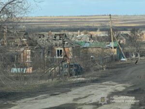 Пошкоджено багатоповерхівки та машини внаслідок російських ударів по Запорізькій області 26 лютого, — ФОТО