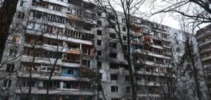 После вчерашней атаки на Запорожье закрыли выбитые окна в 29 домах и ряде нежилых помещений: использовали сотни листов OSB