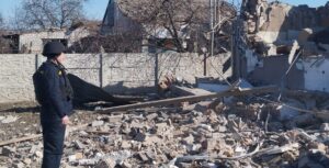 Враг сбросил КАБы на Запорожский район: погиб человек, разрушены дома, произошел пожар, — ФОТО