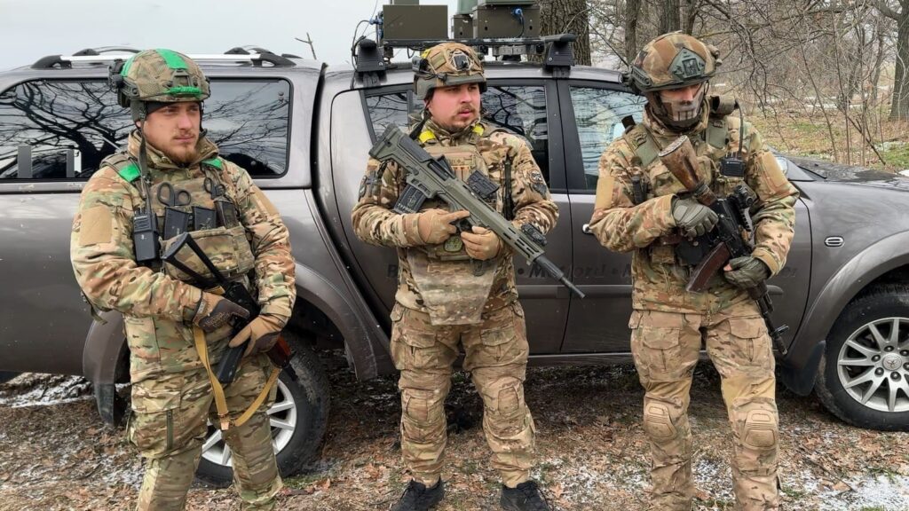 Мобільність для захисників: Метінвест передав пікапи для бригади «Хортиця»