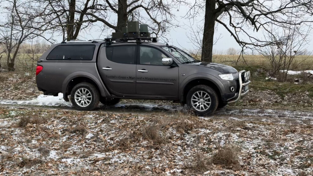 Мобільність для захисників: Метінвест передав пікапи для бригади «Хортиця»