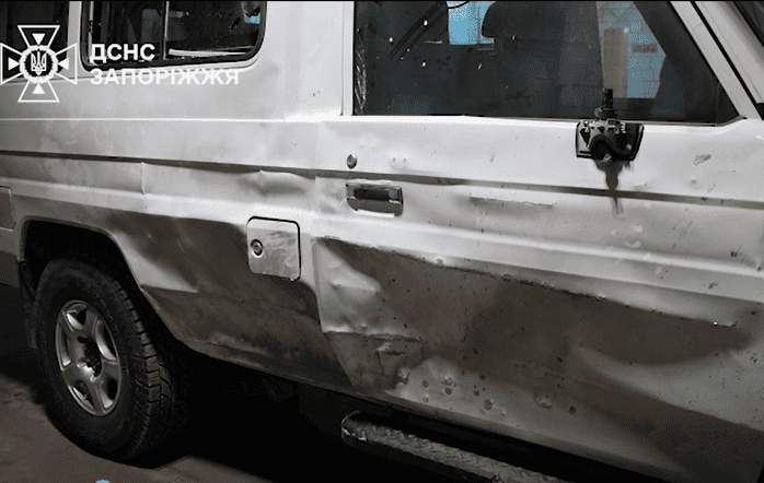 Дроны взорвались рядом: российские войска атаковали эвакуационный автомобиль ГСЧС в Запорожском районе, — ВИДЕО