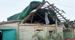 Враг ударил по 36 населенным пунктам Запорожской области: убил человека, еще двое жителей ранены, разрушены дома