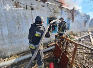 Палали будинки людей через ворожі обстріли Запорізького району