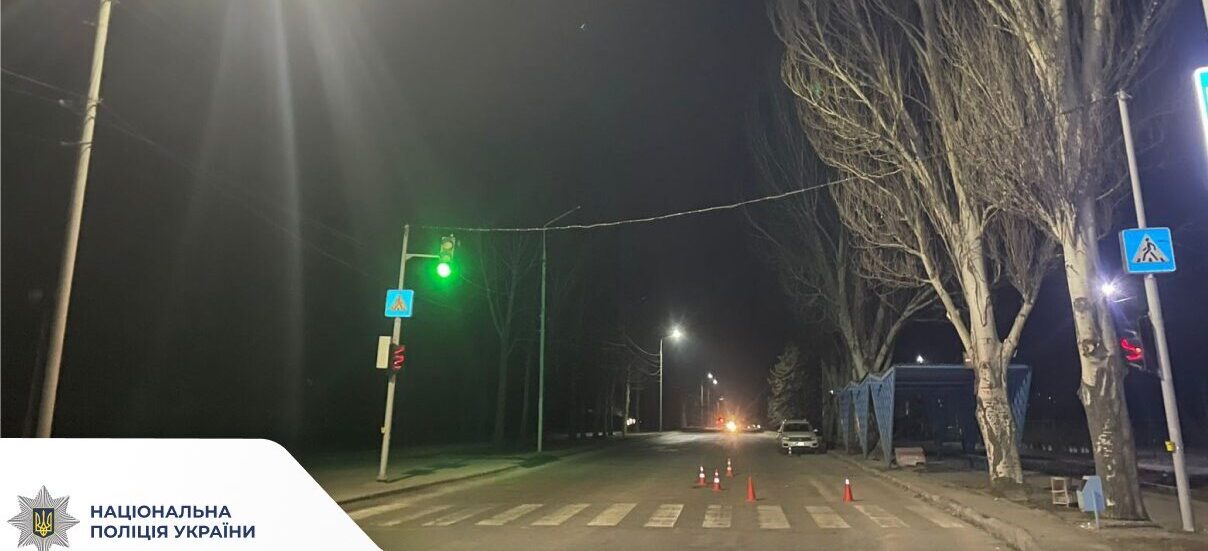 В Запорожье мопед сбил женщину, она в больнице: полиция ищет свидетелей ДТП