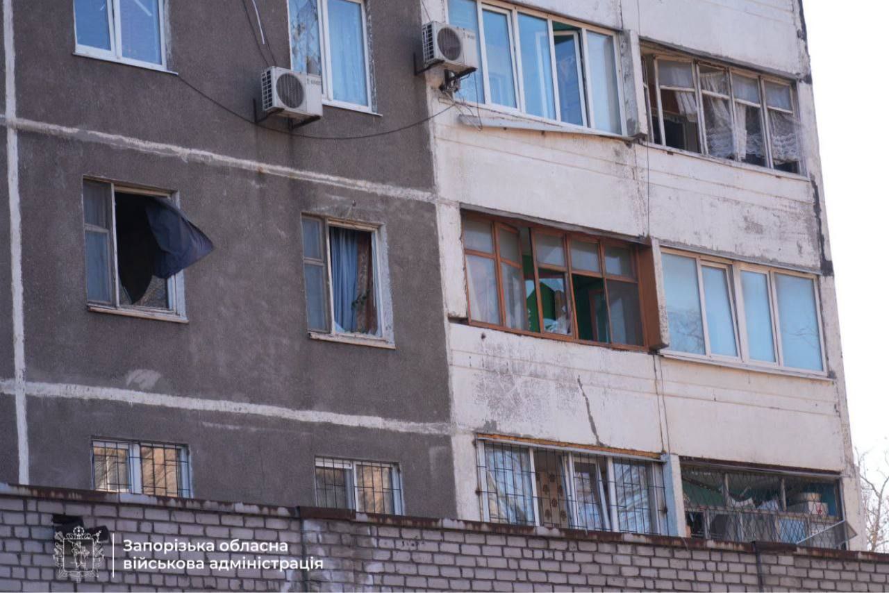 Вдень росіяни завдали удар по Запоріжжю: все, що відомо про наслідки атаки, — ФОТО