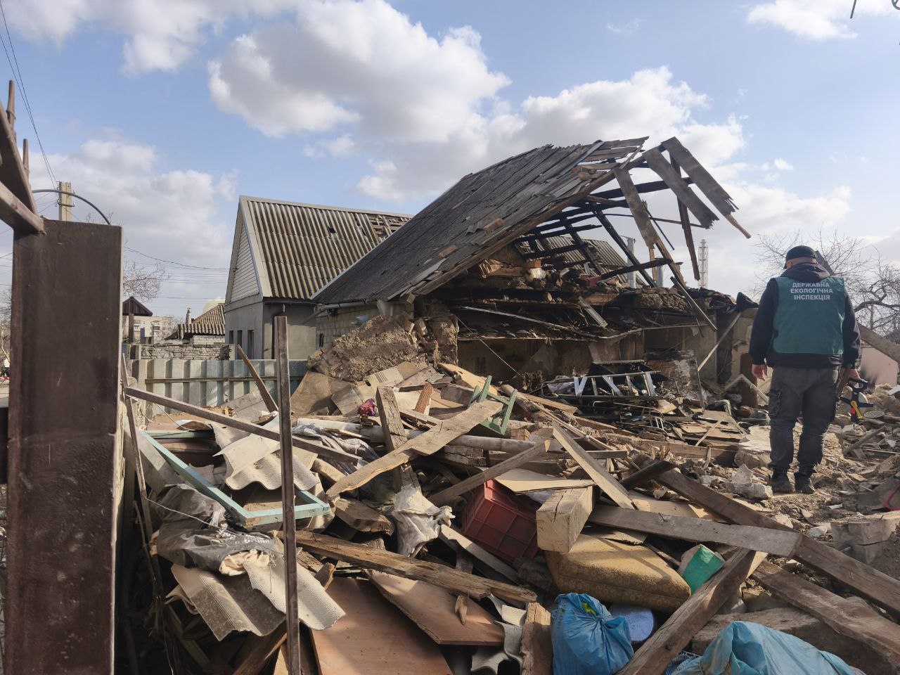 В екоінспекції озвучили наслідки російських ударів по Шевченківському району Запоріжжя, — ФОТО