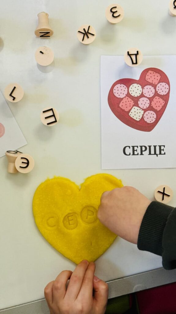 Граючись навчаємося: як Аліна Єременко із Запоріжжя створює інтерактивні навчальні 3D-набори для дітей