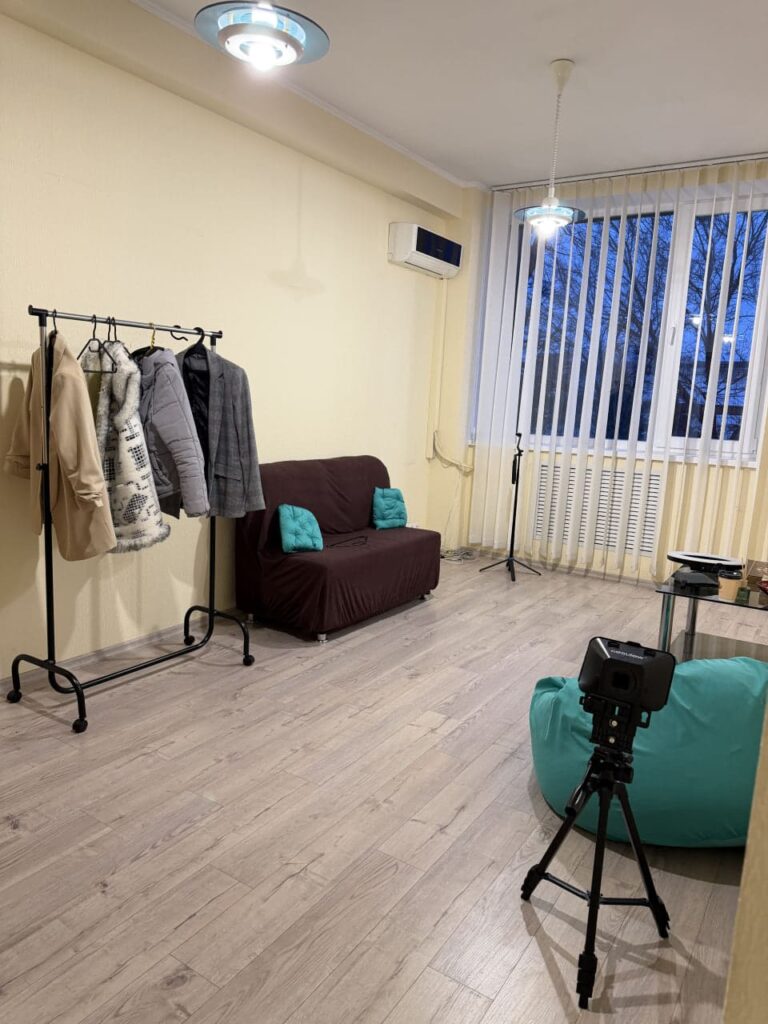 Приміщення для створення контенту засновниці медичної SMM-агенції Запоріжжі облаштували за грантові кошти.