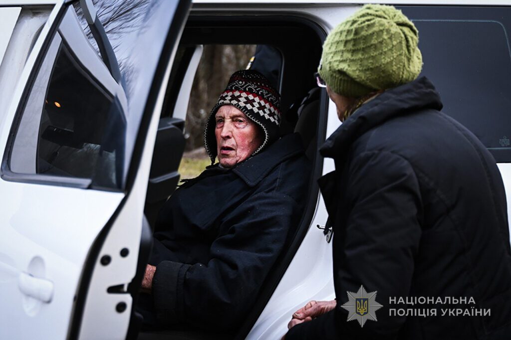 Під прицілом FPV-дронів: з прифронтової Юрківки Запорізької області евакуювали ще п’ятьох жителів (ФОТО, ВІДЕО)