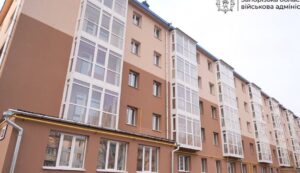 Люди повертаються у квартири: у Запоріжжі завершили відновлення багатоповерхівки по вулиці Незалежної України, яку зруйнував обстріл, — ФОТО, ВІДЕО