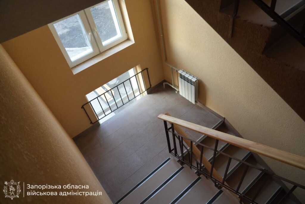 Люди повертаються у квартири: у Запоріжжі завершили відновлення багатоповерхівки по вулиці Незалежної України, яку зруйнував обстріл (ФОТО, ВІДЕО)