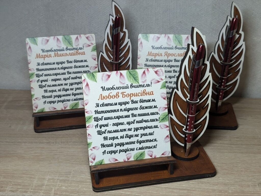 Унікальні дитячі подарунки з дерева, пластика та тестилю від Катерини Литвиненко.