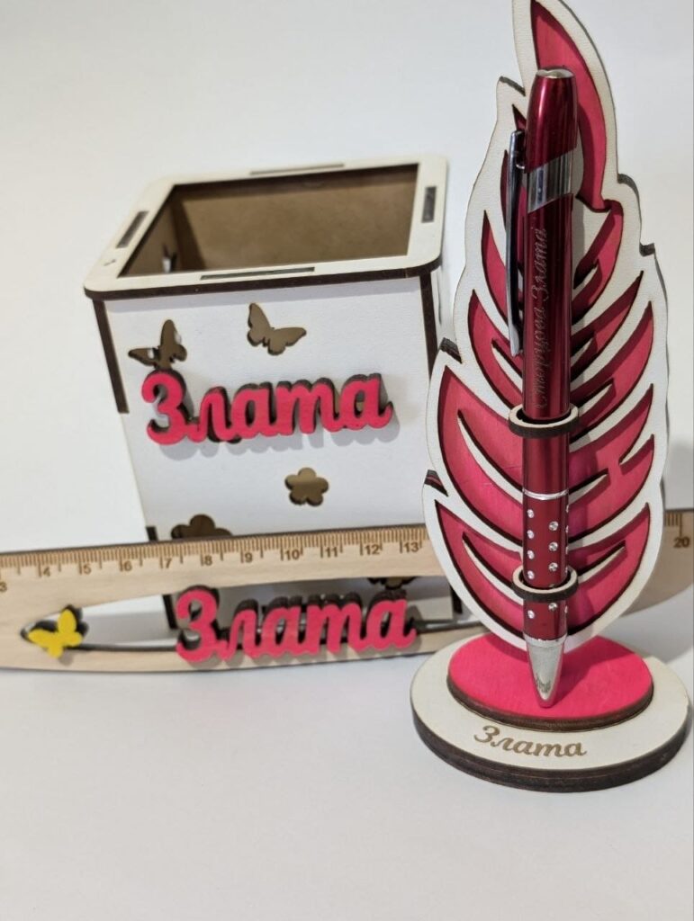 Унікальні дитячі подарунки з дерева, пластика та тестилю від Катерини Литвиненко.