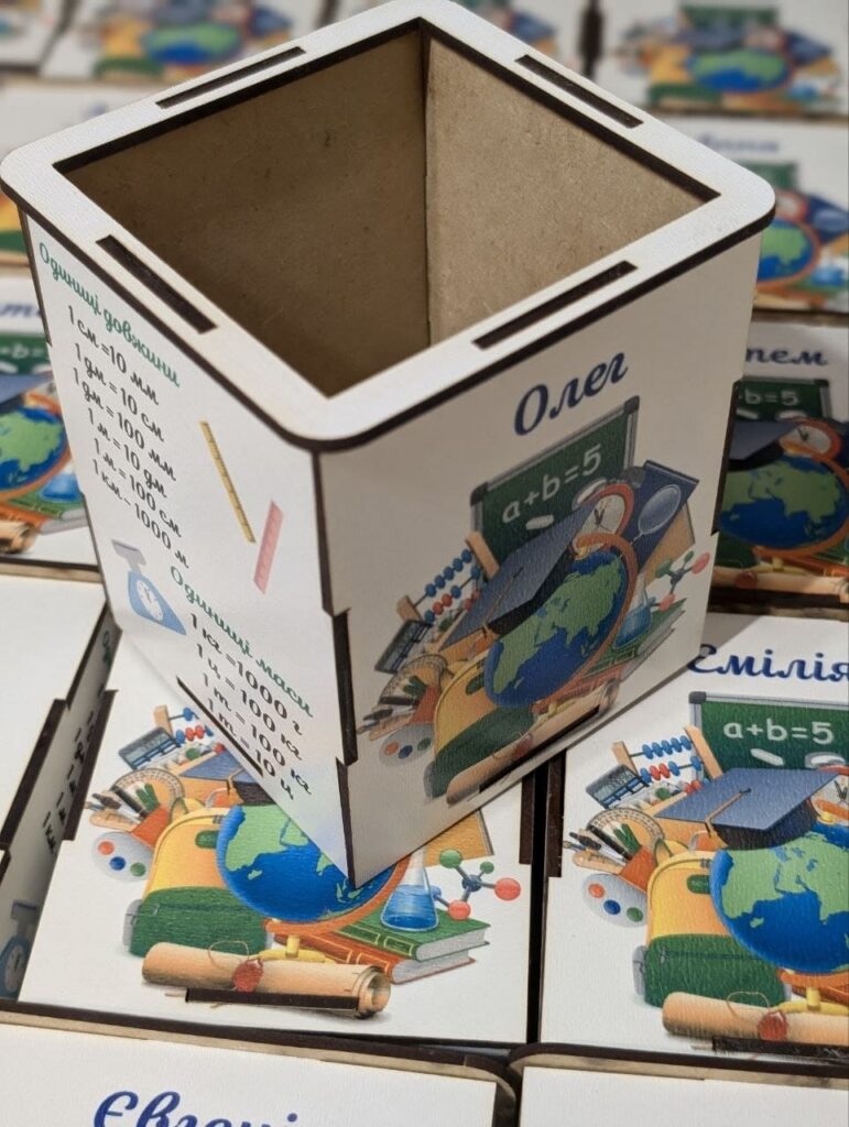 Унікальні дитячі подарунки з дерева, пластика та тестилю від Катерини Литвиненко.