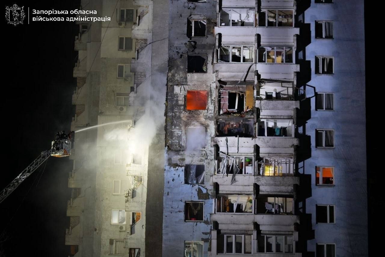 Обстріл 44 запорізьких міст та сіл, 63 повідомлення про пошкодження: як пройшла доба під російськими ударами