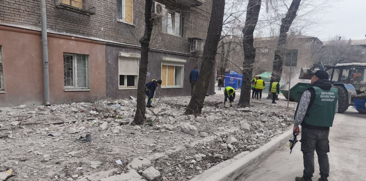 Пошкодження зафіксували у чотирьох районах: екоінспектори показали наслідки нічної російської атаки на Запоріжжя, — ФОТО