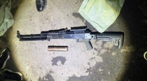 Продав ручний кулемет, який мав би служити фронту: запорізькі поліцейські затримали торговця вогнепальною зброєю, — ФОТО