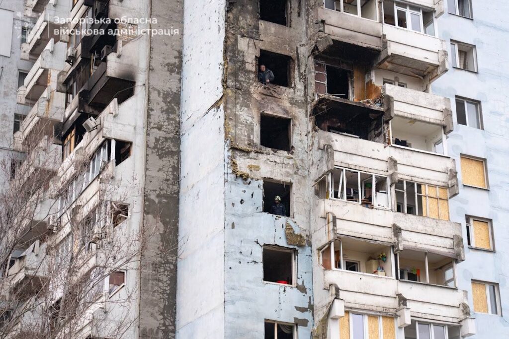 Ворожим комбінованим ударом у Запоріжжі пошкоджено 50 багатоповерхівок та 27 приватних будинків