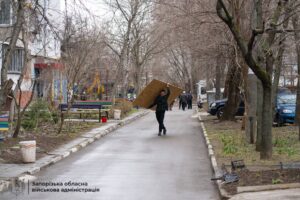 «Закрито» 674 вікна: у Запоріжжі триває ліквідація наслідків обстрілу 24 березня