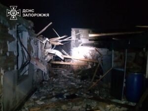 Через ворожі обстріли палали житлові будинки в Запорізькому районі, — ФОТО