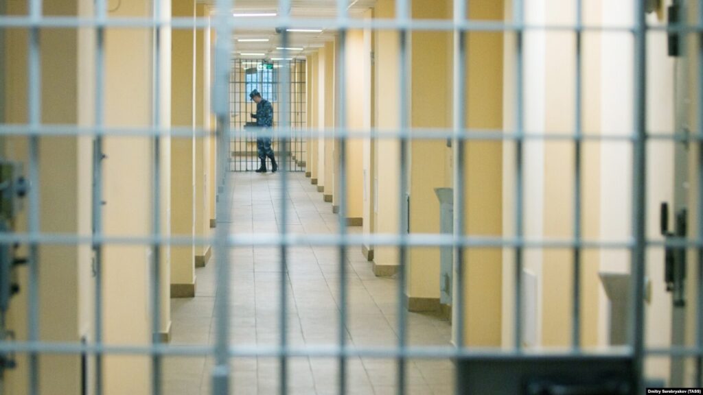 За отказ от принудительного труда мужчину запугивали повторным заключением.