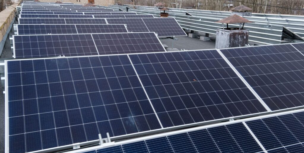 Підсилення енергостійкості: у Запоріжжі на об’єктах комунальної інфраструктури за рік встановили вісім сонячних електростанцій