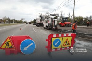 Роботи планують завершити на початку літа: на Набережній Запоріжжя облаштовують зупинки для громадського транспорту