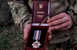 Бойца запорожской бригады наградили орденом «За мужество» ІІІ степени