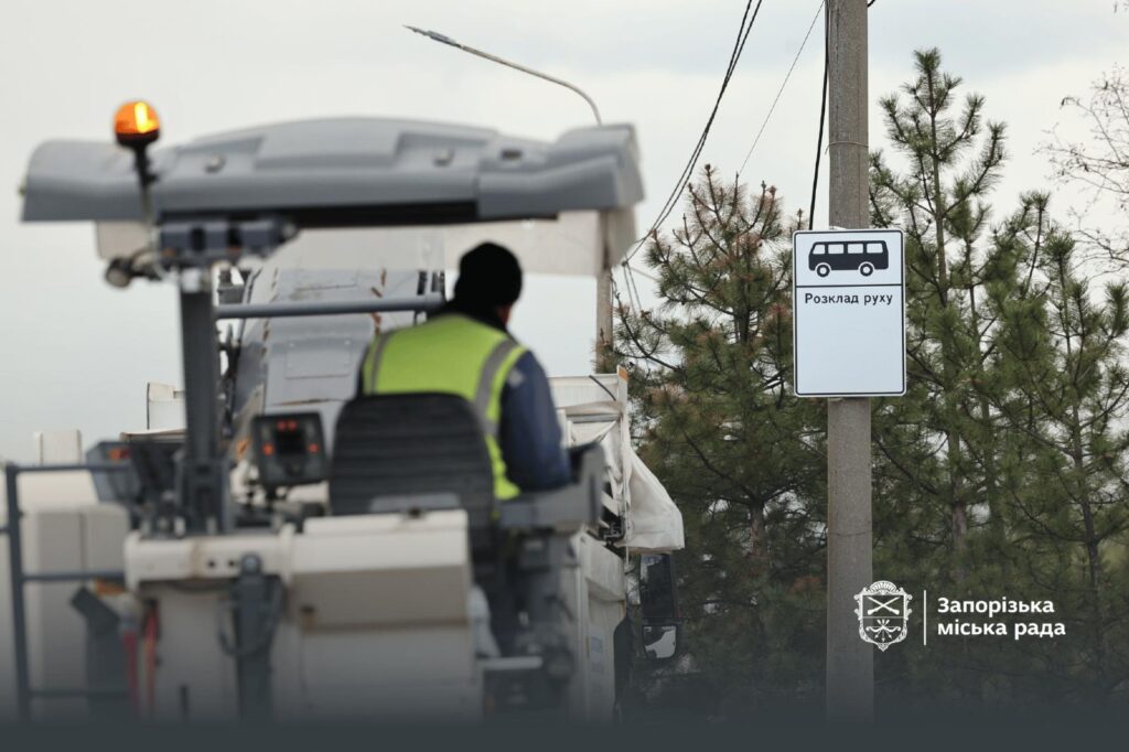 Роботи планують завершити на початку літа: на Набережній Запоріжжя облаштовують зупинки для громадського транспорту