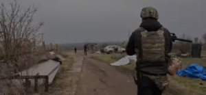 FPV-дрон вдарив поблизу будинку: з прифронтової Юрківки евакуювали ще трьох мешканців, — ВІДЕО