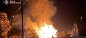 Будинки, машини та суха трава: через удари російських військ в Запорізькій області сталося десять пожеж за добу