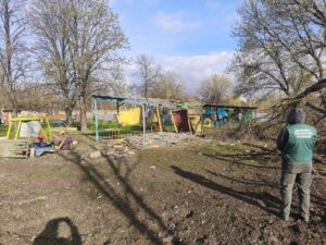 В екоінспекції розповіли про наслідки ворожого удару по Космічному району Запоріжжя, — ФОТО