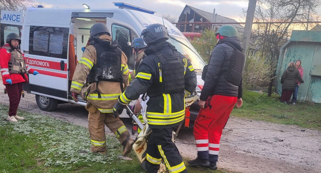 Удар авиабомбами по поселку под Запорожьем: увеличилось количество пострадавших, среди них есть ребенок