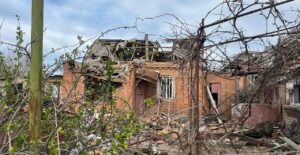 Поранені десятеро поліцейських та жінка: наслідки російських обстрілів Запорізької області 11 квітня, — ФОТО