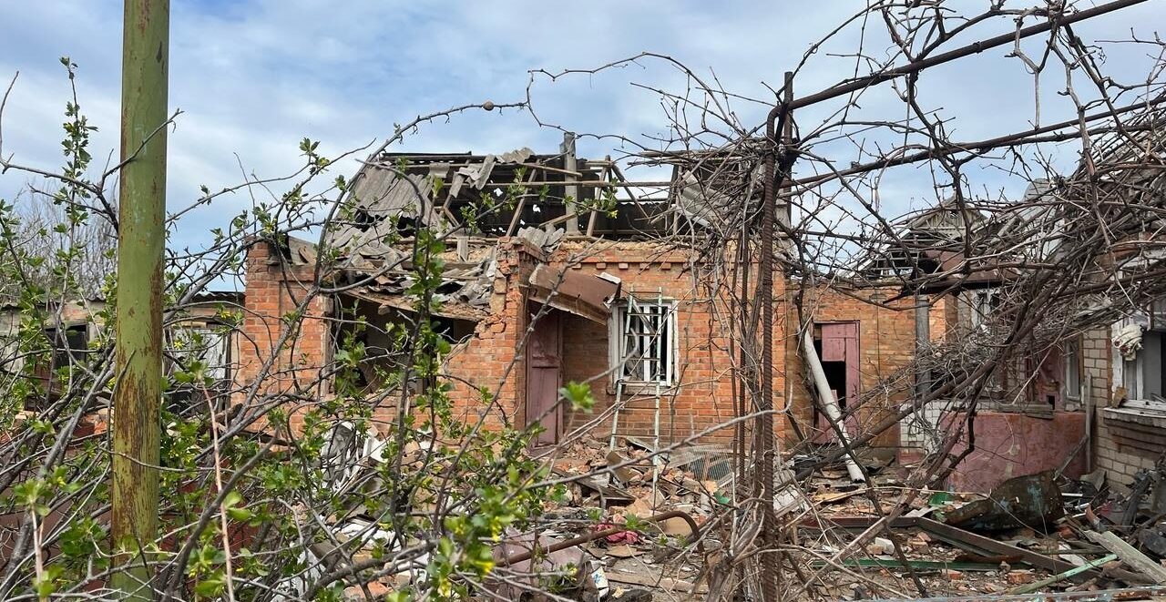 Поранені десятеро поліцейських та жінка: наслідки російських обстрілів Запорізької області 11 квітня, — ФОТО