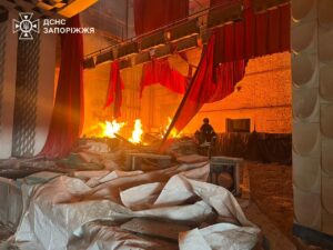 Горіли адмінбудівля та будинок культури через російські обстріли Запорізького району, — ФОТО