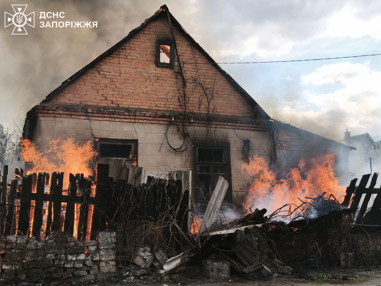 В Запорожье произошел смертельный пожар: погибла женщина, — ФОТО