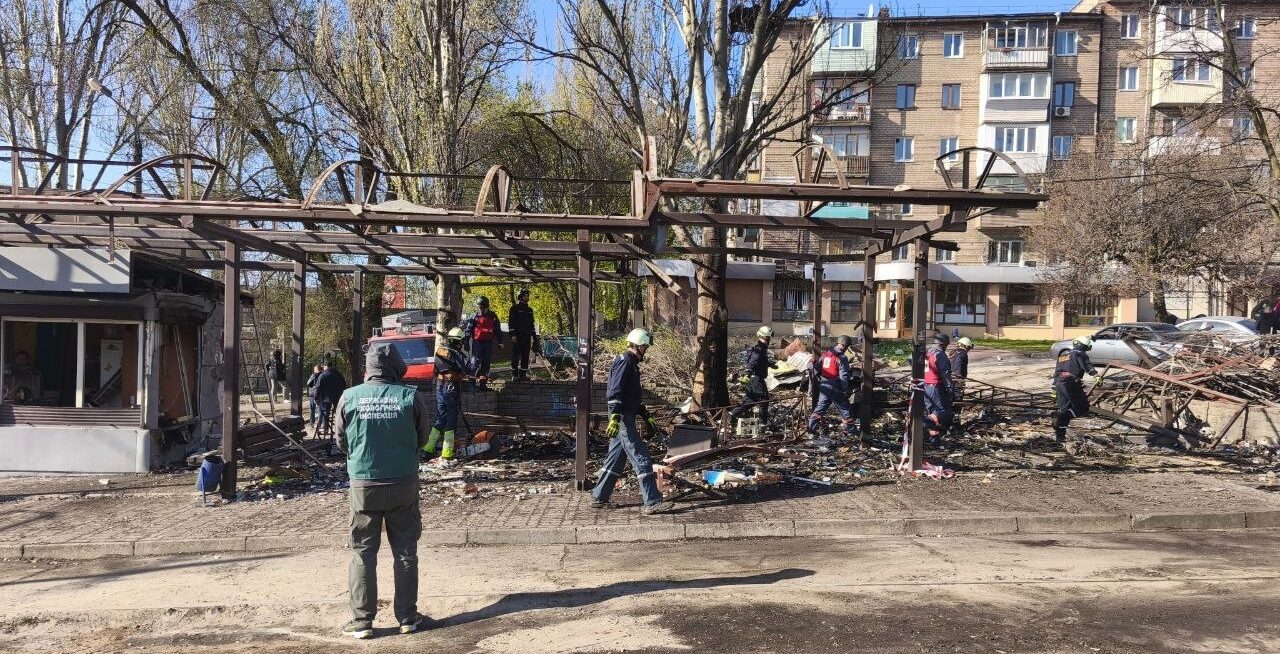 Комбінований удар по Запоріжжю 15 квітня: екологи зафіксували засмічення територій у двох районах, — ФОТО