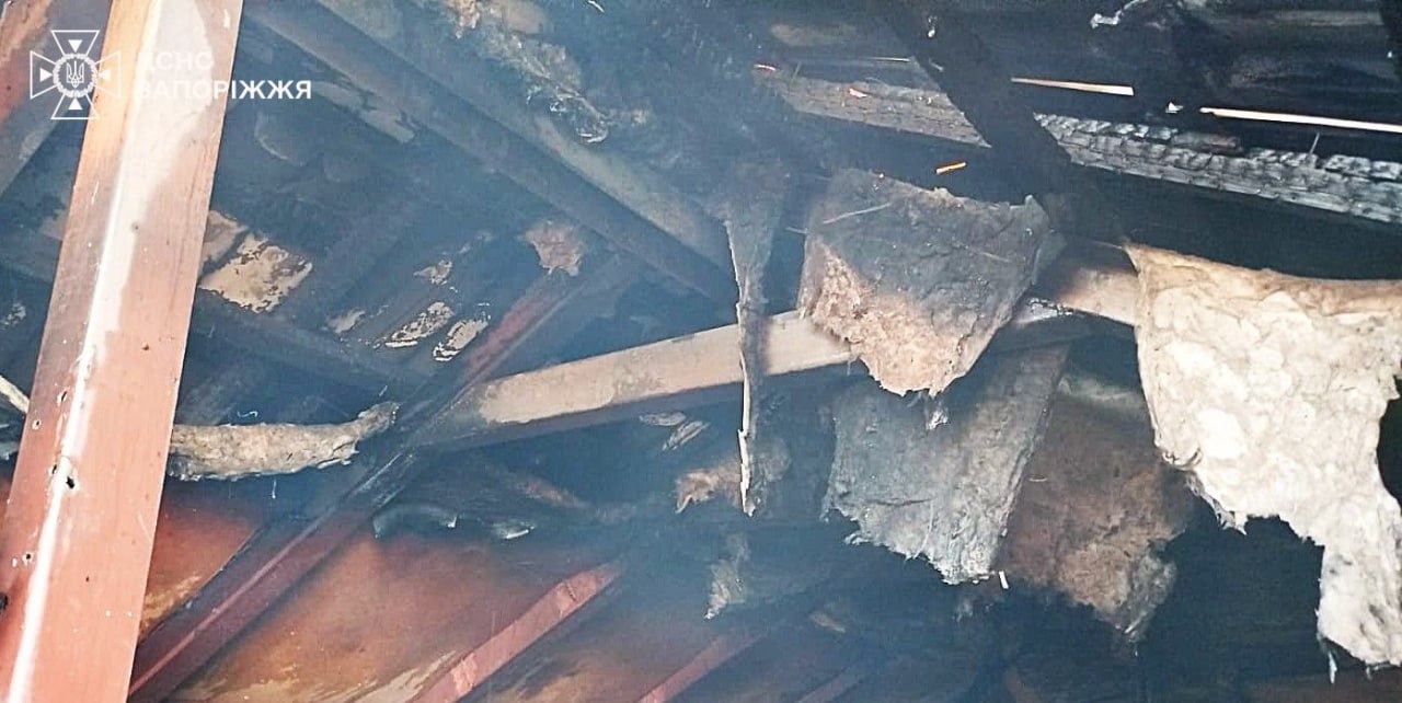 Из-за вражеских атак в Запорожье и районе произошли пожары