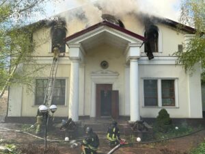 Повреждены дома, произошли пожары: утренний налет БпЛА на Запорожье 17 апреля расследуют как военное преступление